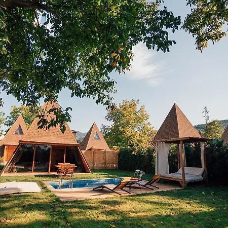 Pyramid منتجع *