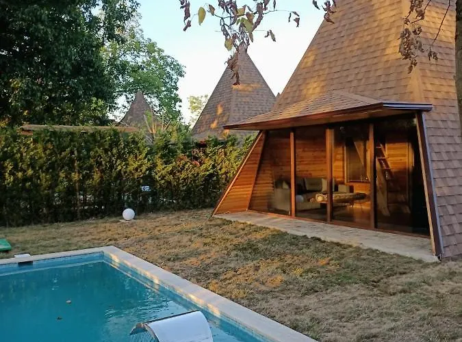 Pyramid منتجع سبانجا